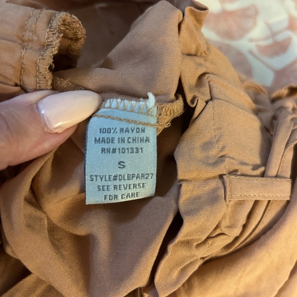 NWT Francesca’s Dizzy Lizzy Paperbag Tie Shorts Camel Size Small High Rise - Picture 6 of 6